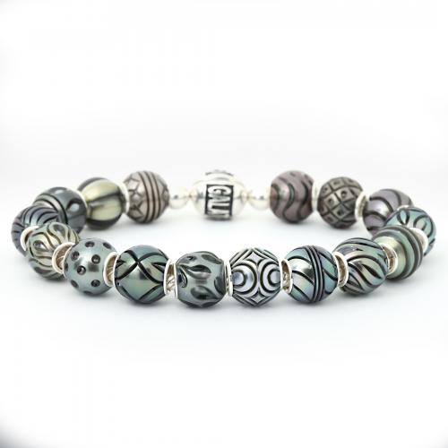 The Queen Bracelet: Tahitian pearl bracelet
